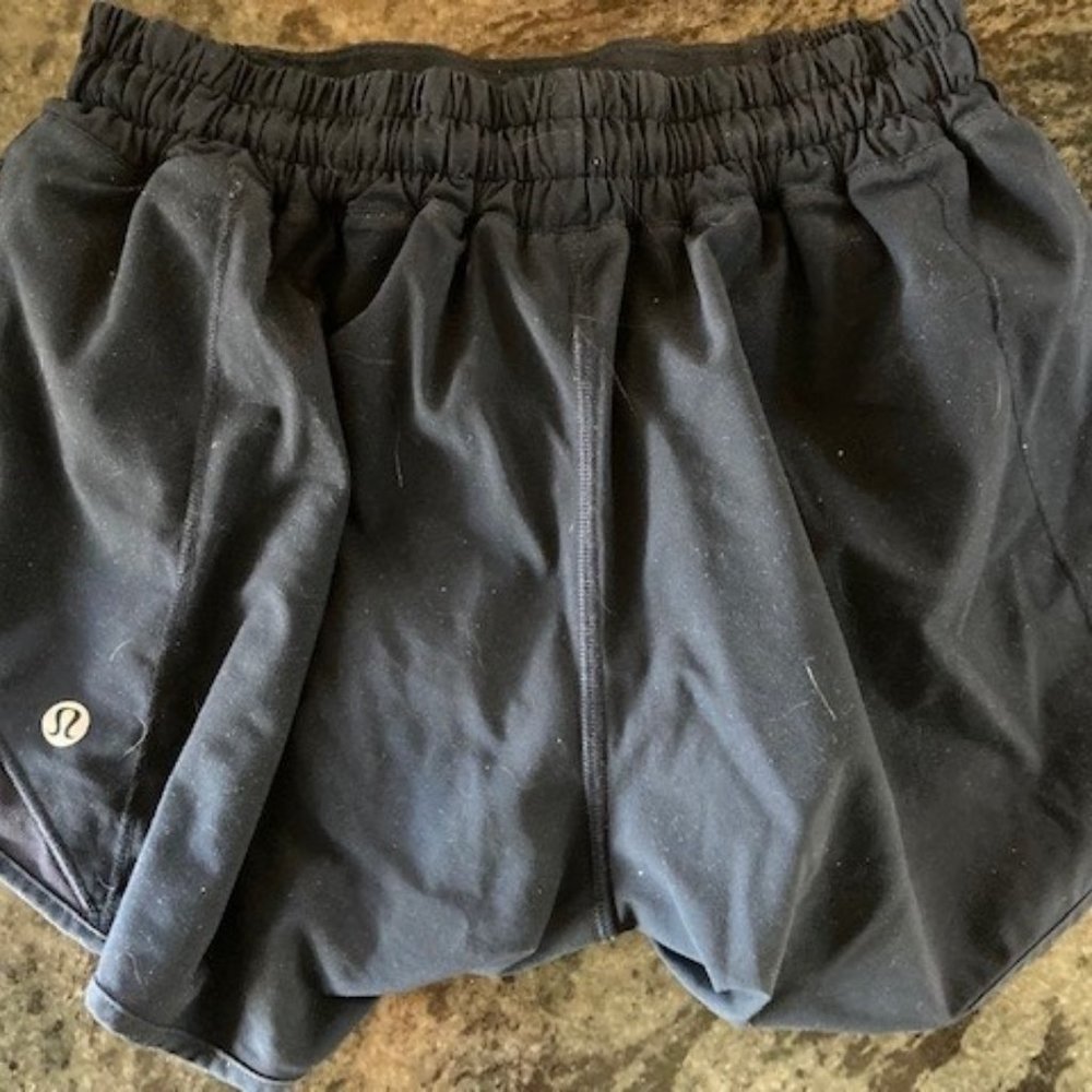 lululemon Hotty Hot Low-Rise Lined Short 4" navy
